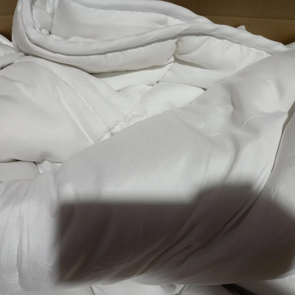 BOX OF APPROXIMATELY 7 ASSORTED ITEMS TO INCLUDE -  PARTH 5 WAY SOCKET - DOG NOTE BOOK - WALKING STICK ECT