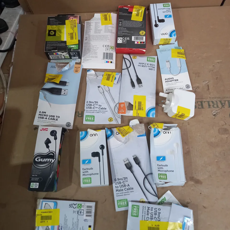 LOT OF APPROX 15 ASSORTED TECH ITEMS TO INCLUDE CHARGING CABLES, EARPHONES, USB WALL PLUG ETC