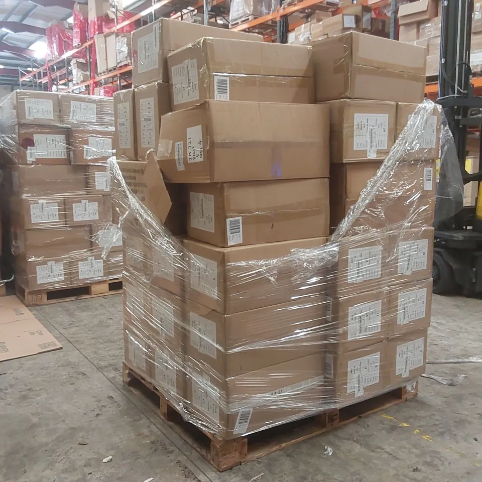 PALLET CONTAINING APPROXIMATELY 180x BRAND NEW ASSORTED DESIGNER SHOES INCLUDING: SIMPLY BE PIMSOLES, SIMPLY BE SANDALS ECT