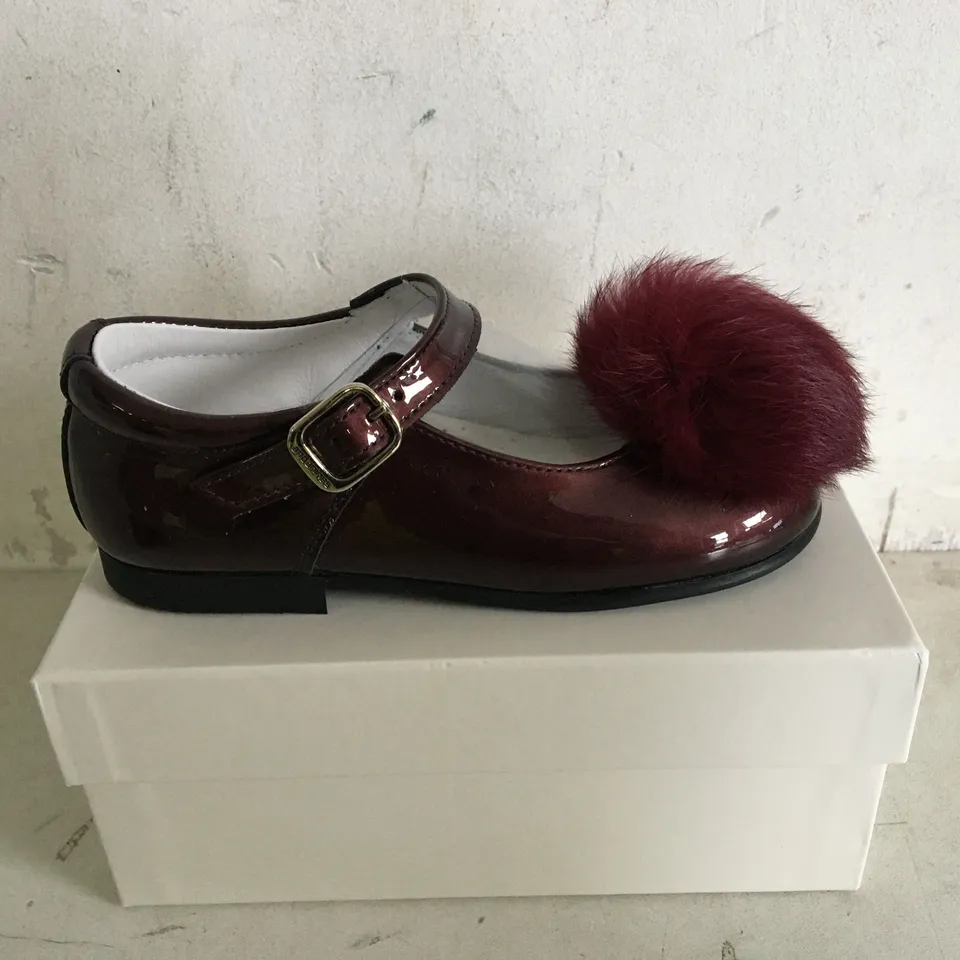 BOXED PAIR OF SIZE 25 PURPLE CHILDRENS SHOES 