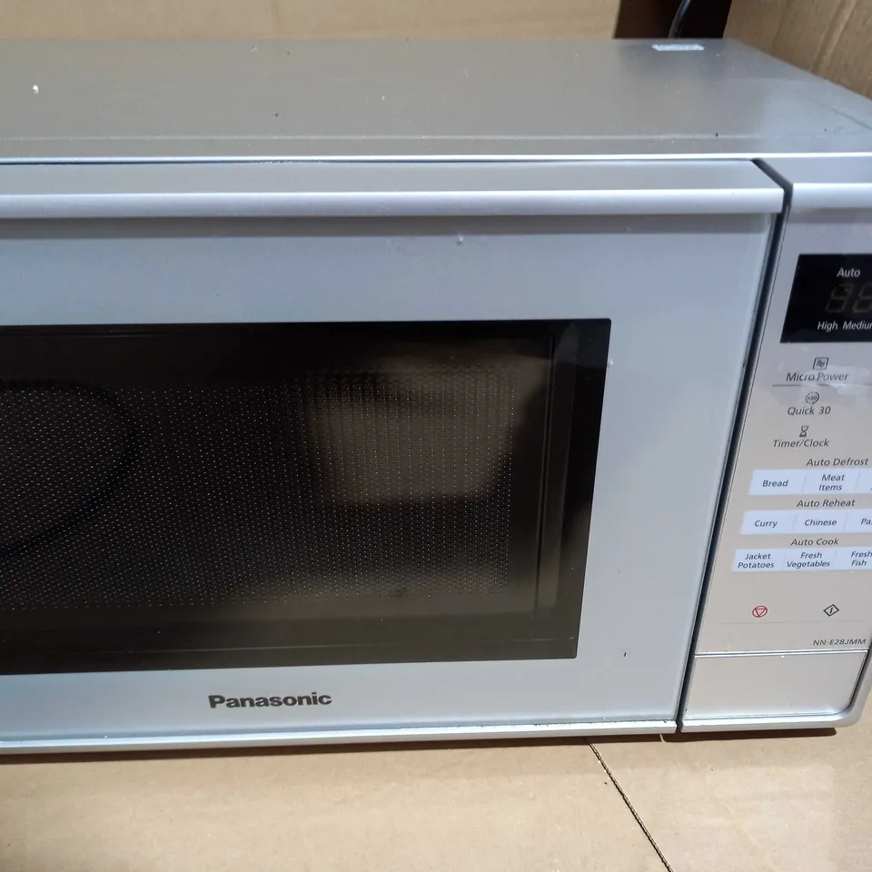 BOXED PANASONIC SILVER MICROWAVE OVEN