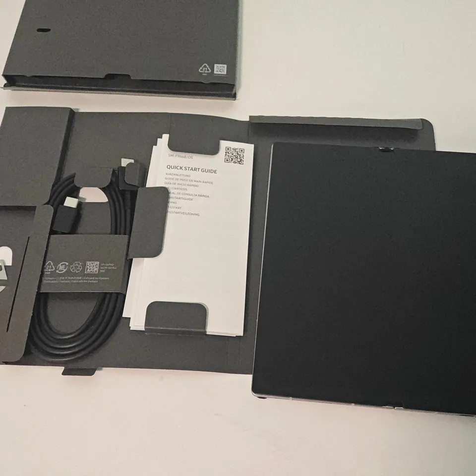 BOXED SAMSUNG GALAXY Z FOLD7 12GB/512GB IN SILVER SHADOW - SM-F966B