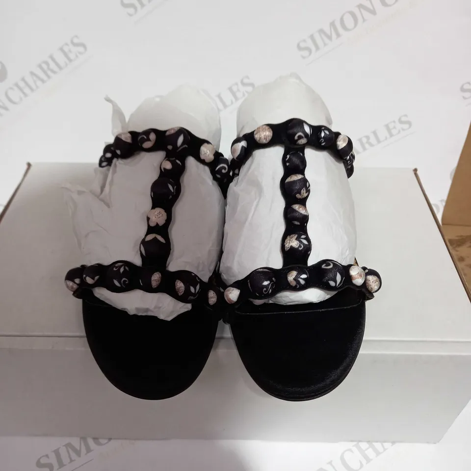 SAM EDELMAN TOVA SUEDE SANDAL BLACK - SIZE 5.5