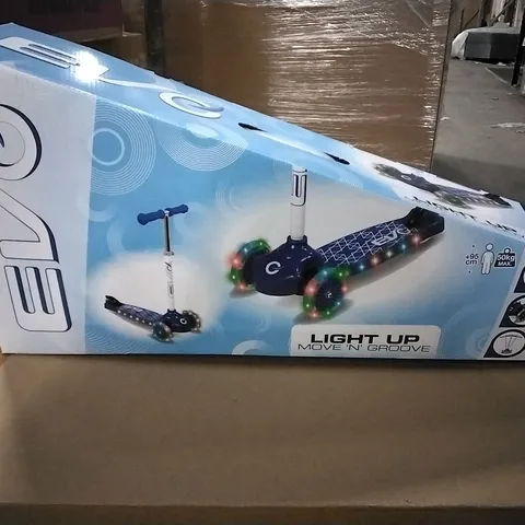 BOXED EVO LIGHT UP MOVE N GROOVE SCOOTER - BLUE 