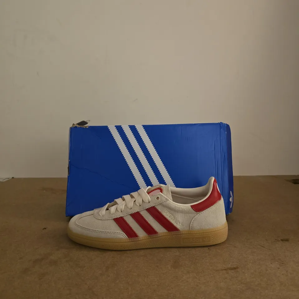 ADIDAS SNEAKERS – WHITE WITH RED 3-STRIPES AND GUM SOLE (BOX INCLUDED) SIZE UK 7