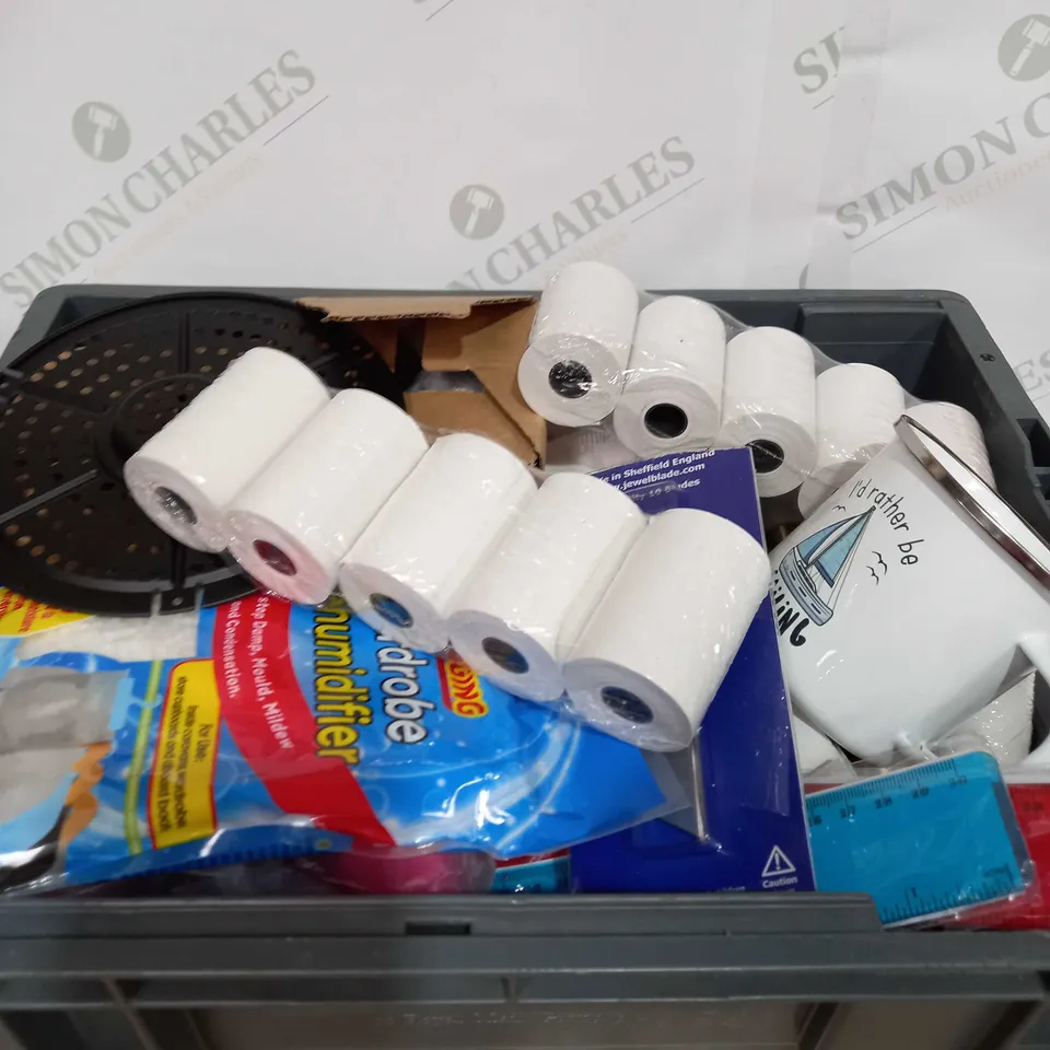 BOX TO CONTAIN APPROX 30 ASSORTED HOUSEHOLD PRODUCTS, INCLUDES MUG, TILL ROLL, WEIGHTS, RULERS, KNIFE BLADES ETC 
