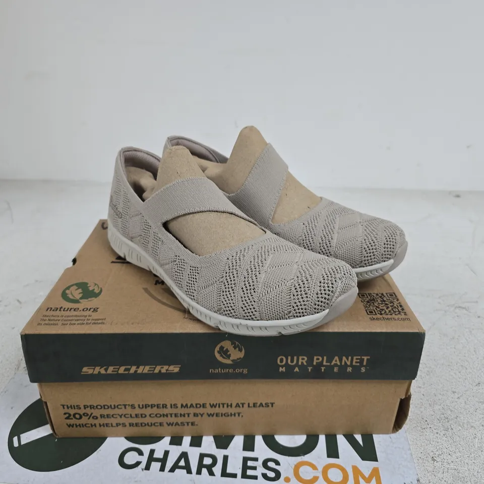 SKECHERS BE COOL MARY JANE SHOE SIZE 7 BOXED