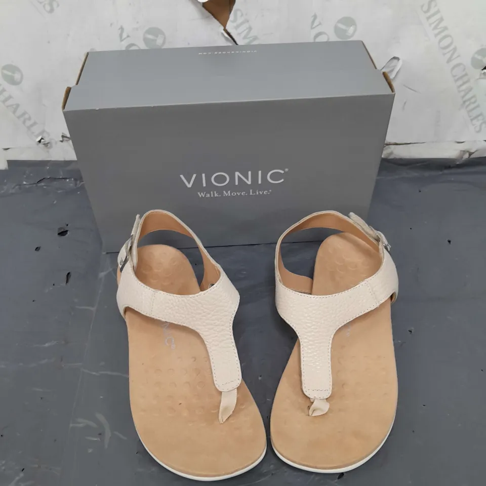 BOXED PAIR OF VIONIC WHITE SANDALS IN SIZE 6