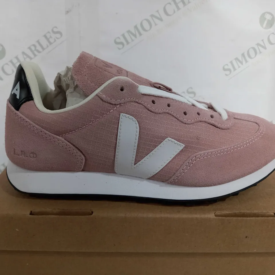 BOXED PAIR OF VEJA RIO BRANCO RIPSTOP LACE UP TRAINERS - PINK/WHITE - UK 5