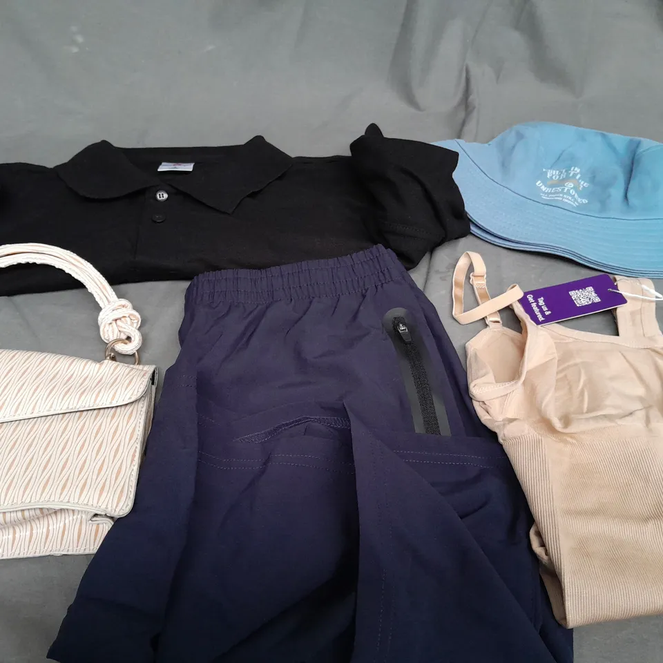 BOX OF APPROXIMATELY 25 ASSORTED CLOTHING ITEMS TO INCLUDE - HAT , POLO SHIRT , BAG ETC