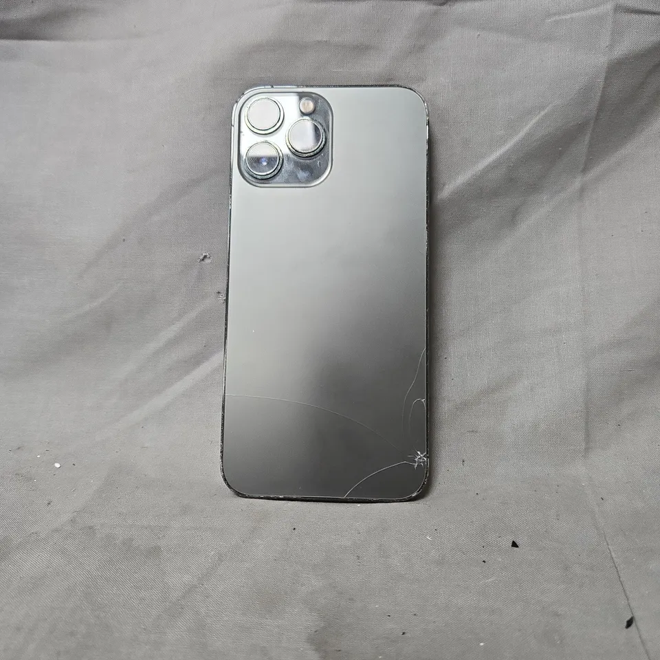 APPLE IPHONE 13 PRO MAX – SIERRA BLUE – BOXED (CRACKED FRONT SCREEN, BACK GLASS DAMAGED)