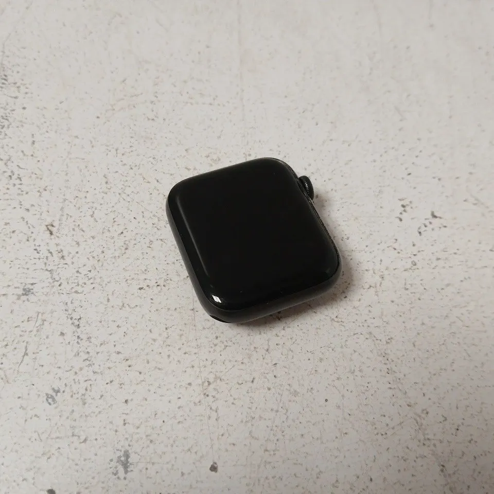 APPLE WATCH SERIES 6 44MM IN SPACE GREY