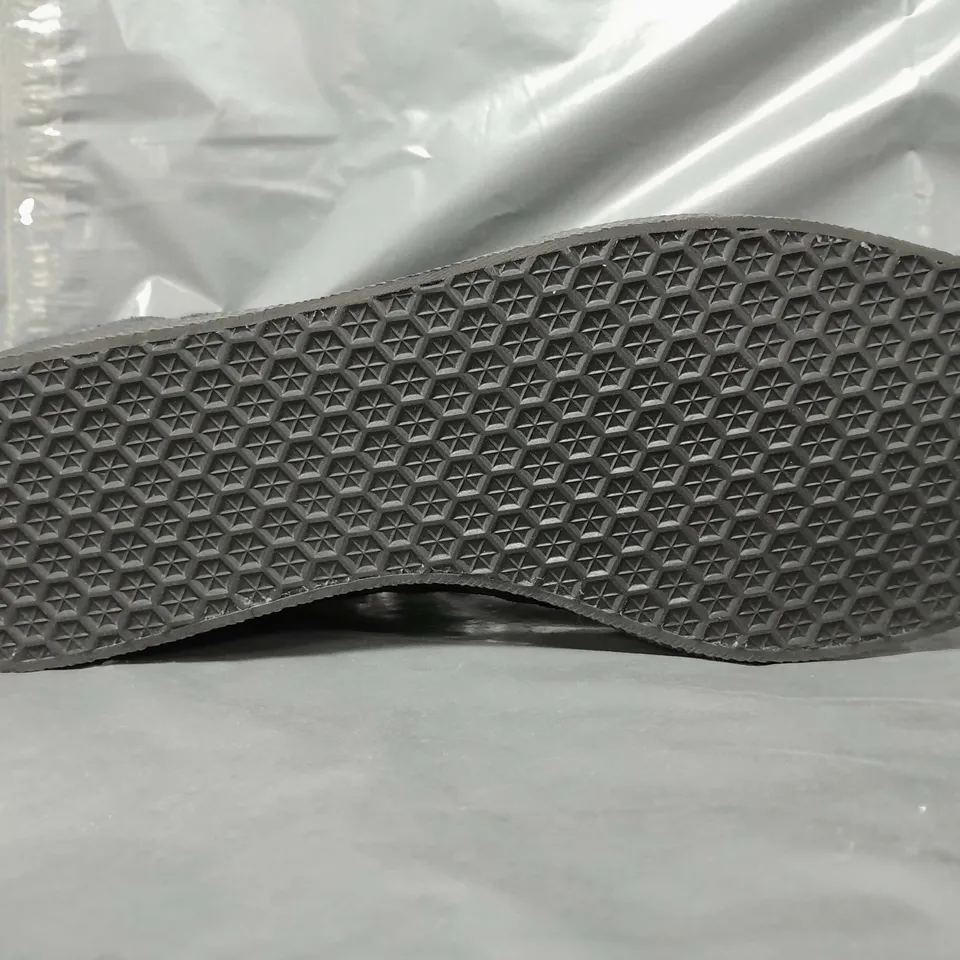 BOXED PAIR OF ADIDAS GAZELLE SHOES IN BLACK UK SIZE 9