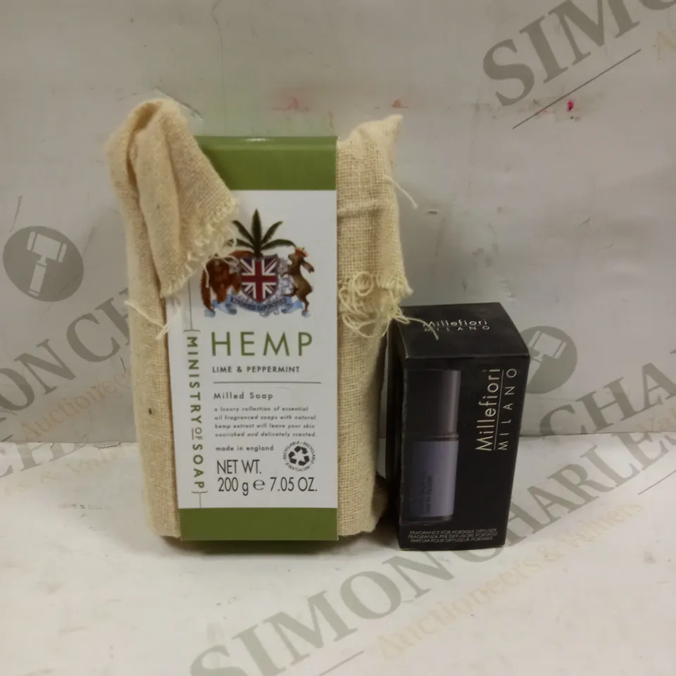 BOX OF 25 ASSORTED BEAUTY PRODUCTS TO INCLUDE MINISTRY OF SOAP HEMP SOAP & MILLEFIORI PORTABLE DIFFUSER FRAGRANCE 