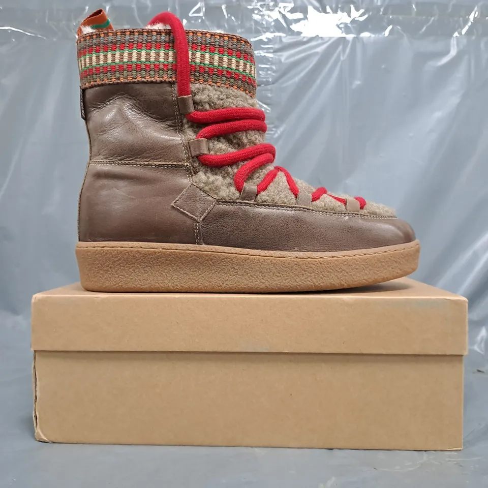 BOXED PAIR OF PENELOPE CHILVERS COSMOS FLEECE BOOTS IN BROWN SIZE EU 41