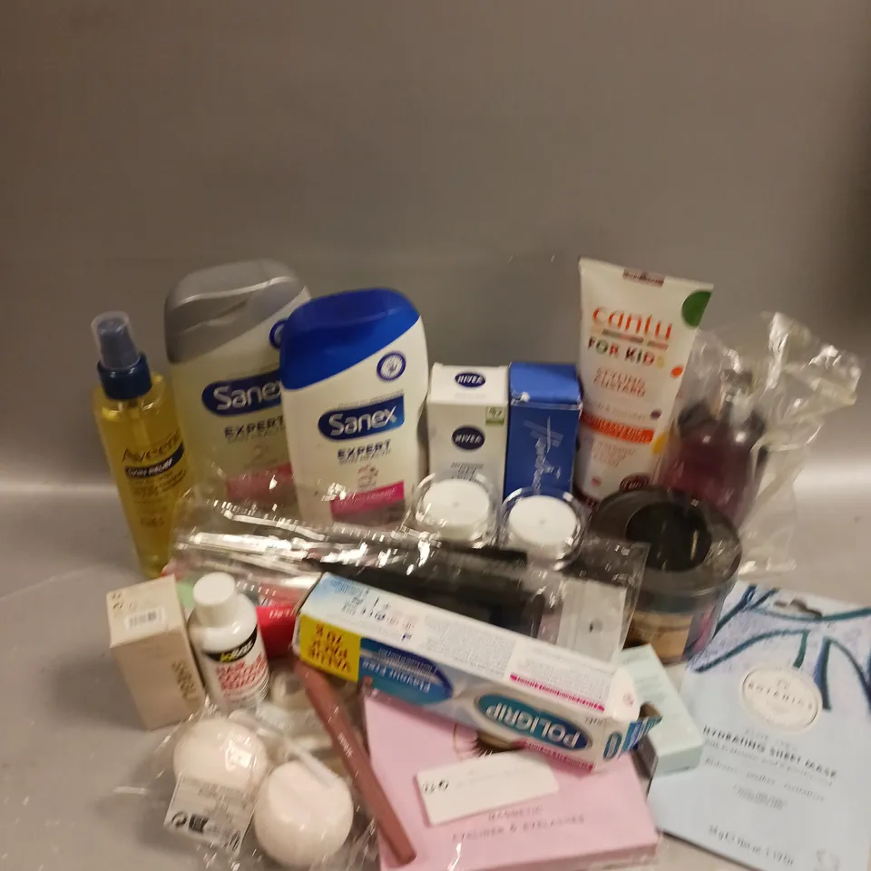 LOT OF APPROX 20 HEALTH AND BEAUTY ITEMS TO INCLUDE HAIR & SKIN CARE
