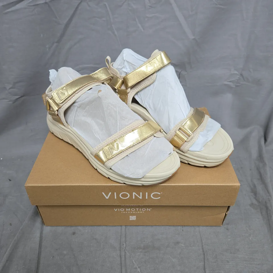 BOXED PAIR OF VIONIC WALK MAX WANDERER SANDAL - 9