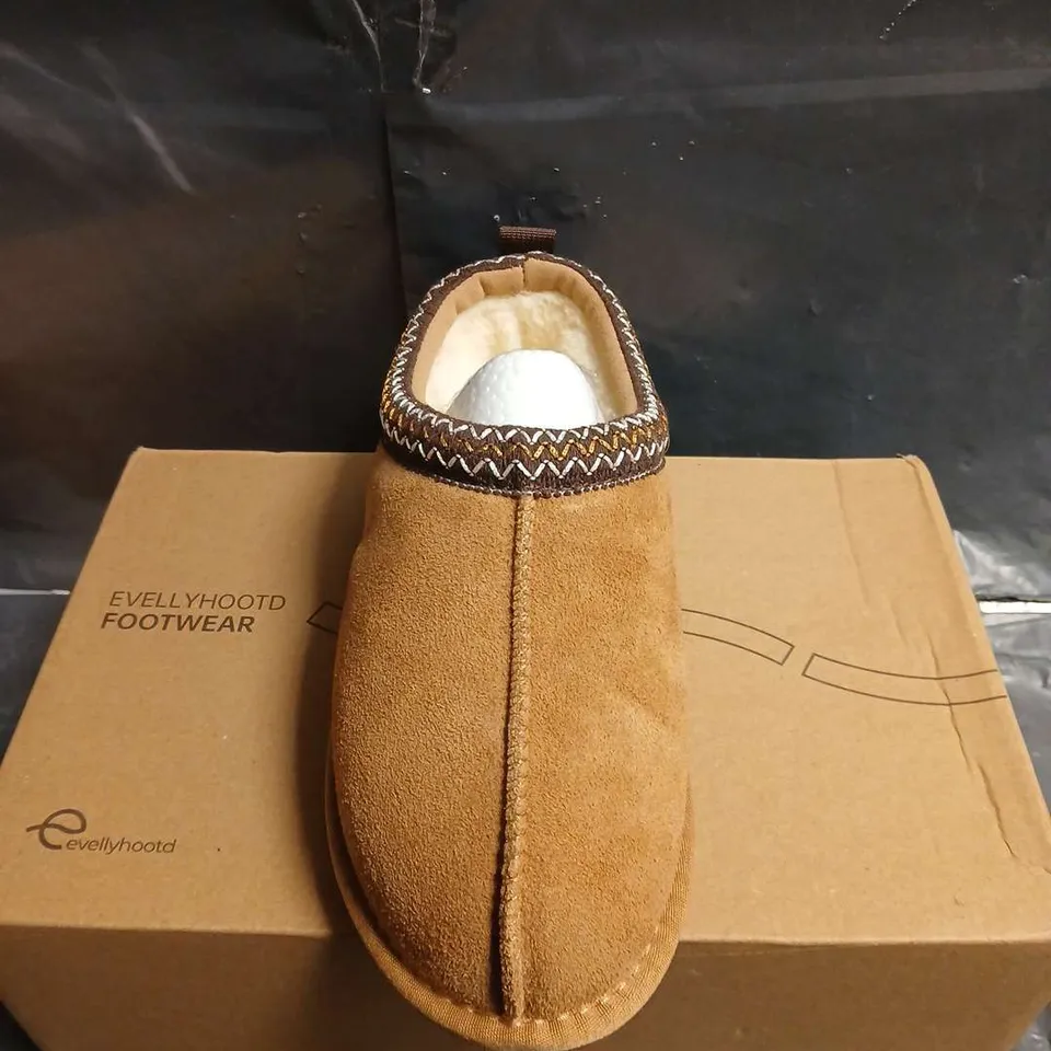 BROWN SUEDE SLIPPERS WITH SHEARLING LINING – UK 6.5 (EU 39)