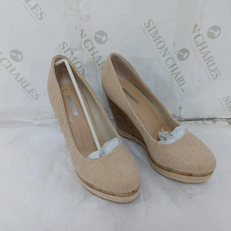 LARGE BOX OF APPROXIMATELY 6 BAGGED NEW LOOK WEDGE OATMEAL HEELS IN VARIOUS SIZES 