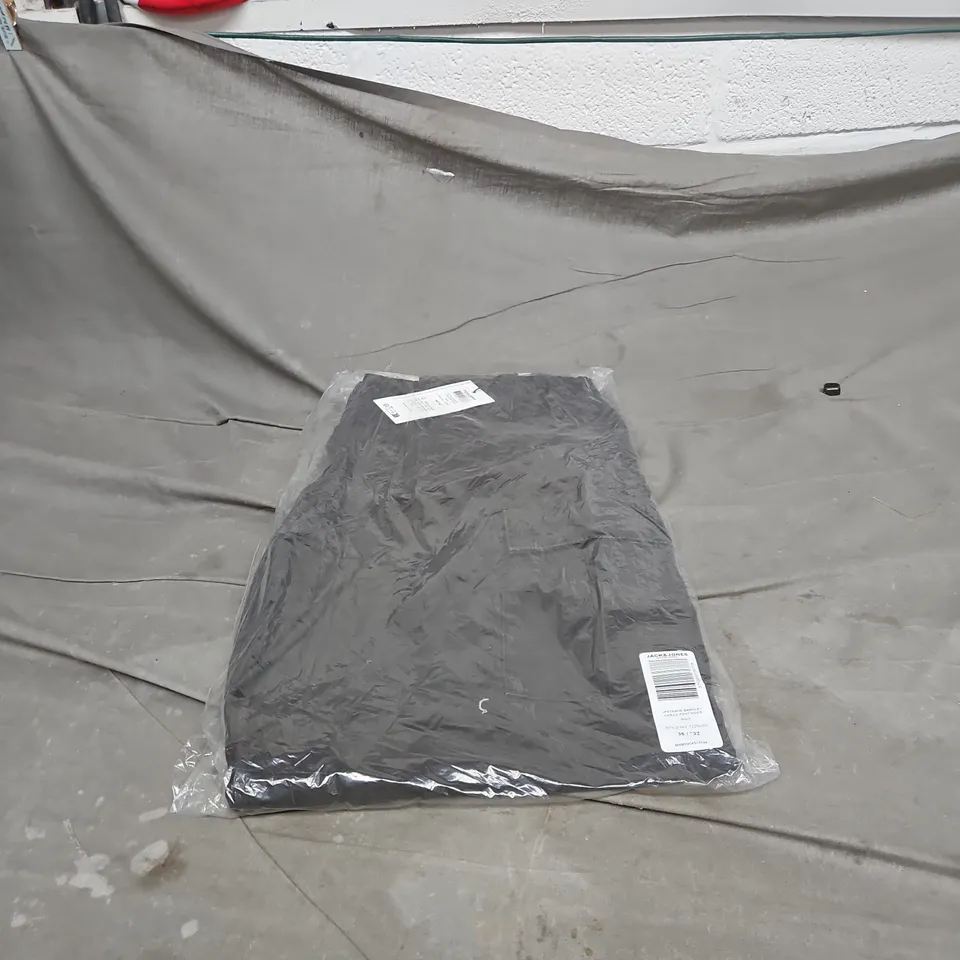 JACK AND JONES CARGO PANTS BLACK 36/"34 BAGGED WITH TAGS