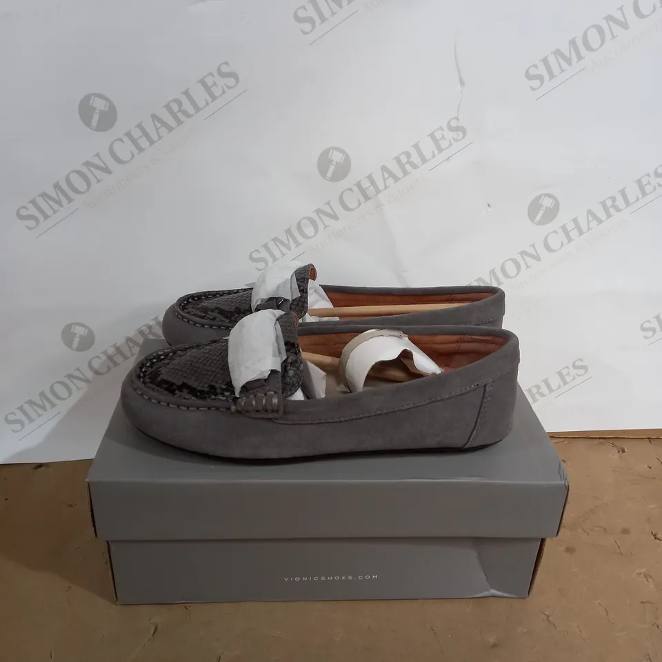VIONIC HONOR DAYNA LOAFER SIZE 3