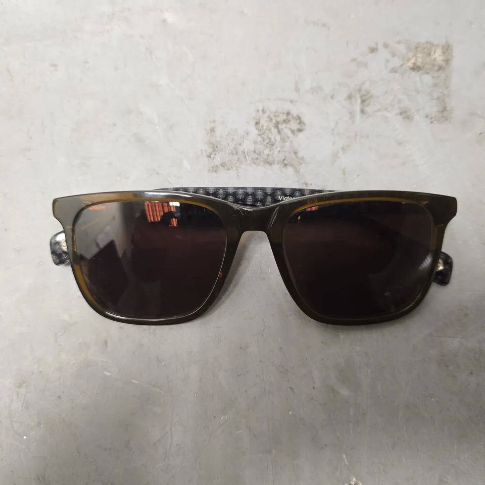 TED BAKER VICTOR MAGNIFIED SUNGLASSES - MAGNIFICATION UNSPECIFIED 