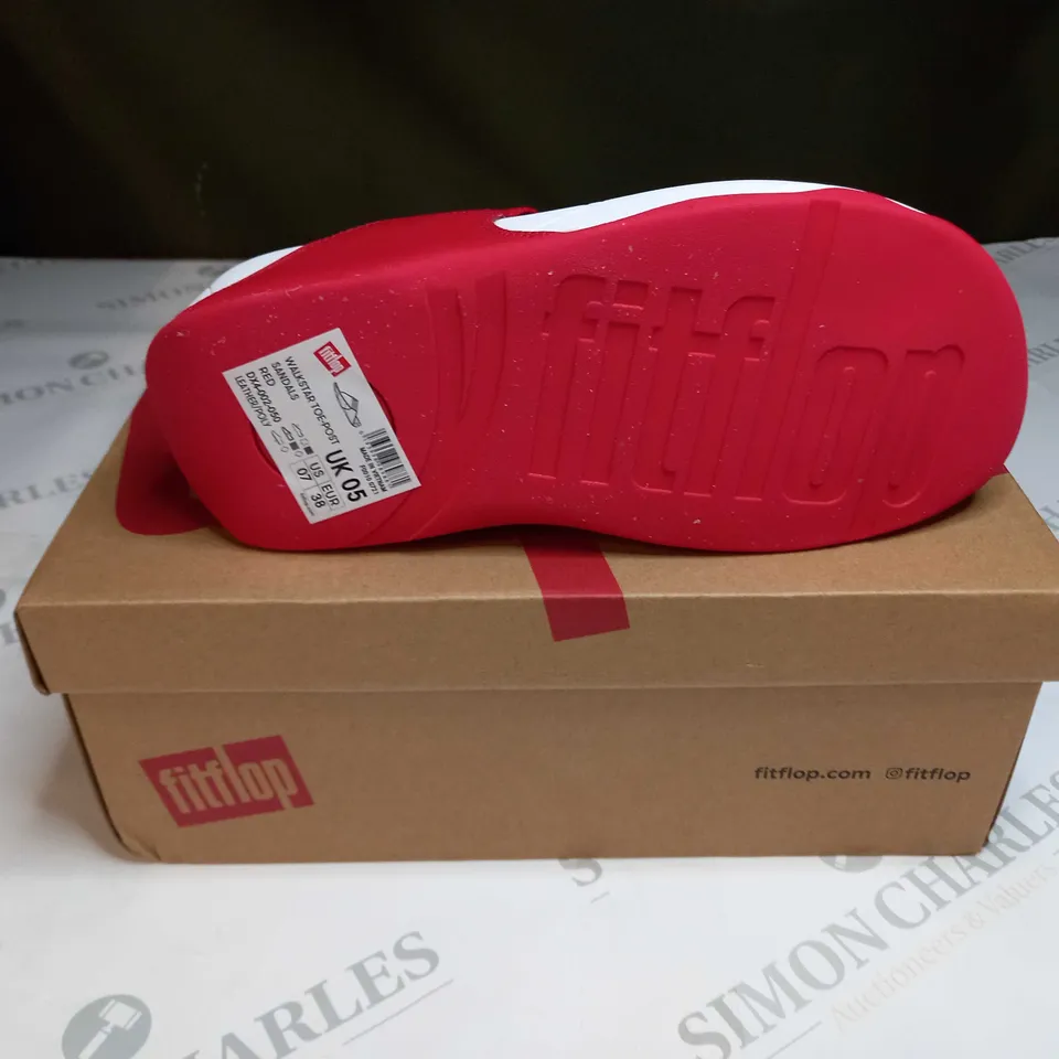 BOXED FIT FLOP WALKSTAR TOE-POST SANDALS IN RED - UK 5