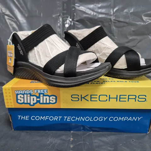 BOXED PAIR OF SKECHERS ULTRA FLEX OPEN TOE SANDALS IN BLACK SIZE 5.5