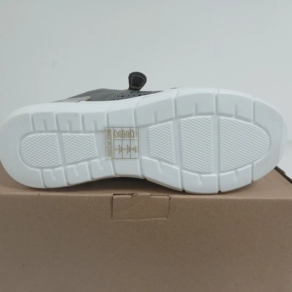 BOXED PAIR OF WOMENS GREY METALLIC LEATHER TRAINERS WITH SIDE ZIP - UK SIZE 4