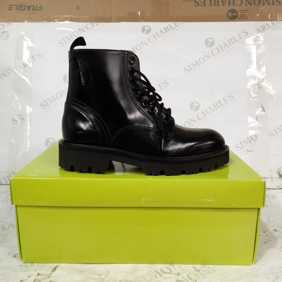 BOXED PAIR OF TED BAKER CHUNKY LACE UP ANKLE BOOTS IN BLACK UK SIZE 4