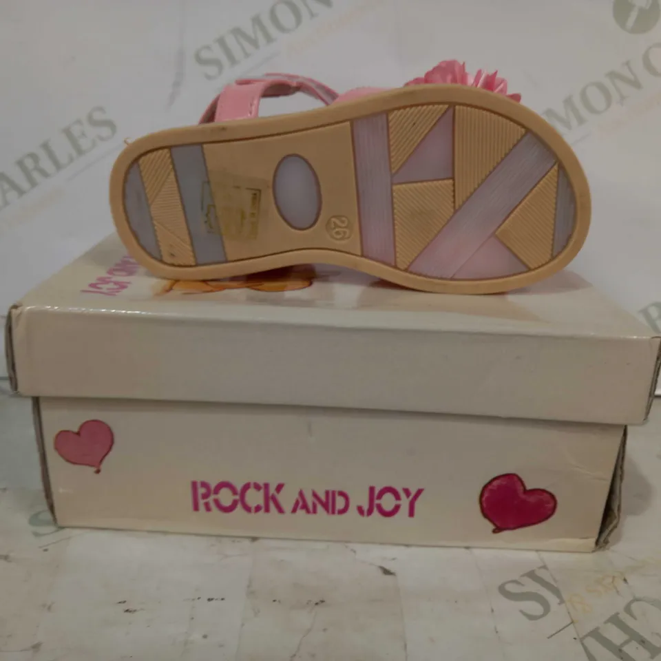 BOXED PAIR OF ROCK & JOY CHILDREN'S LIGHT UP OPEN TOE SANDALS IN PINK EU 26