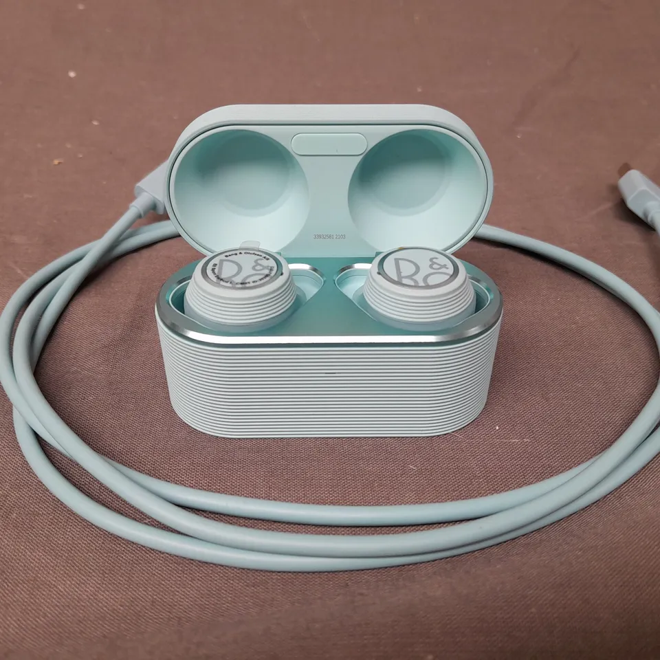 BOXED BANG & OLUFSEN BEOPLAY E8 SPORT TWS EARPHONES - BLUE