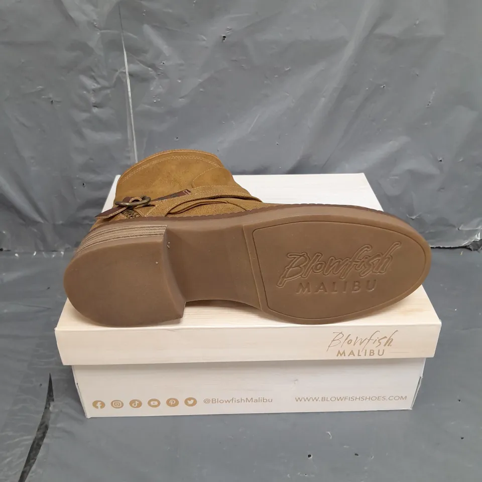 BOXED PAIR OF BLOWFISH MALIBU VEGAN NUBUCK BOOTS IN RUST SIZE 6