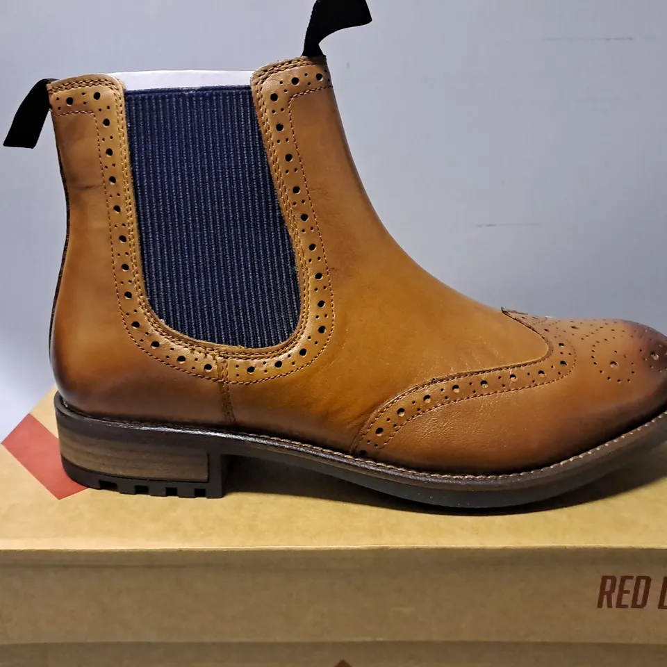 BOXED PAIR OF RED LEVEL CLASSIC ELASTIC BOOT IN BROWN - SIZE 9