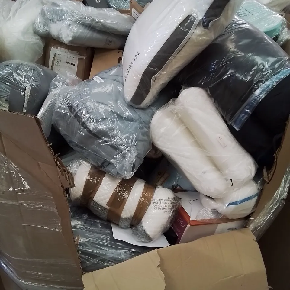 PALLET OF ASSORTED BEDROOM AND COMFORT BASED PRODUCTS TO INCLUDE; PILLOWS, SUPPORT SEAT CUSHIONS AND SIMILARLY RELATED GOODS