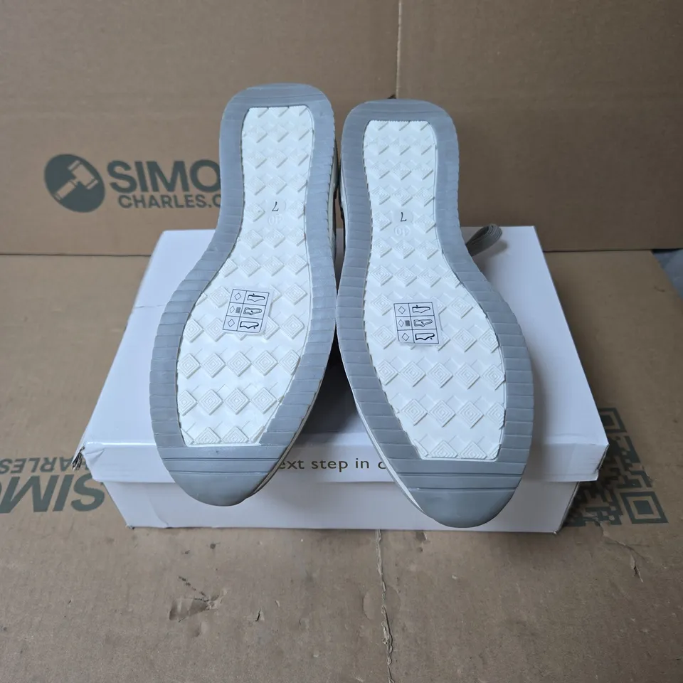 DR KELLER MARTINA GREY/WHITE TRAINERS BOXED SIZE 7
