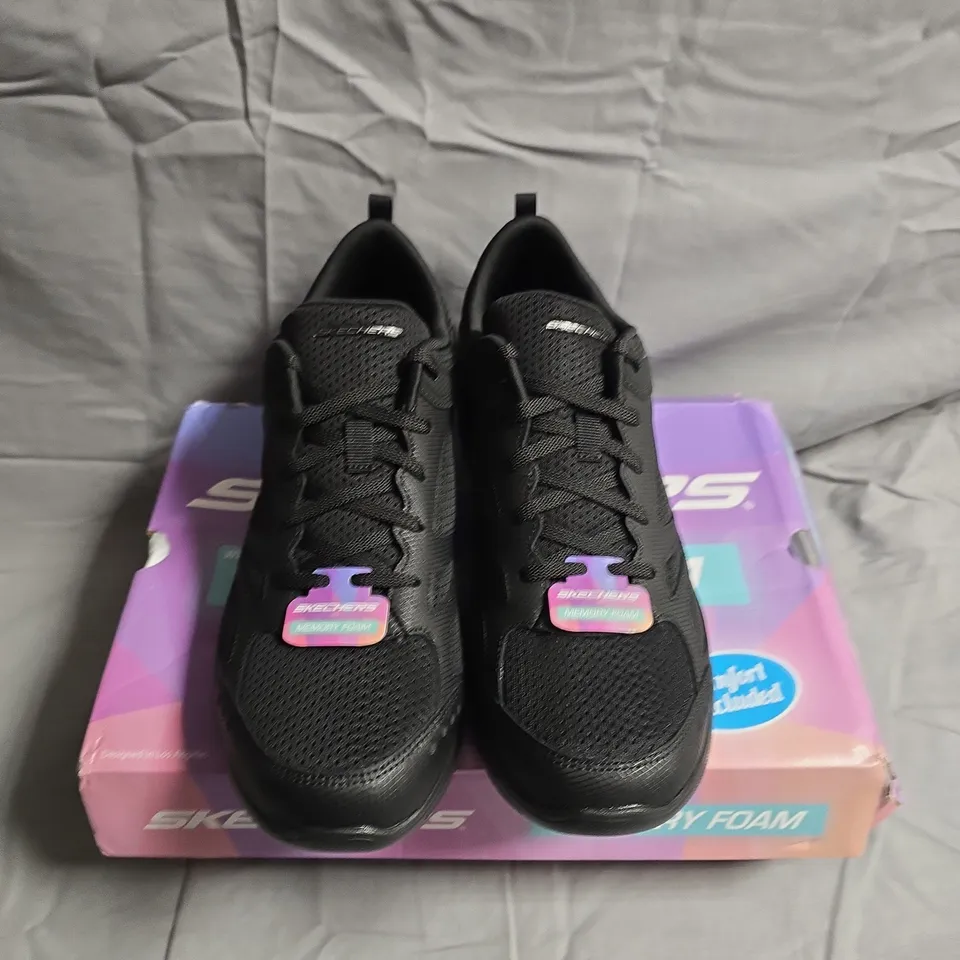 BOXED PAIR OF SKECHERS TRAINERS IN BLACK - UK SIZE 8