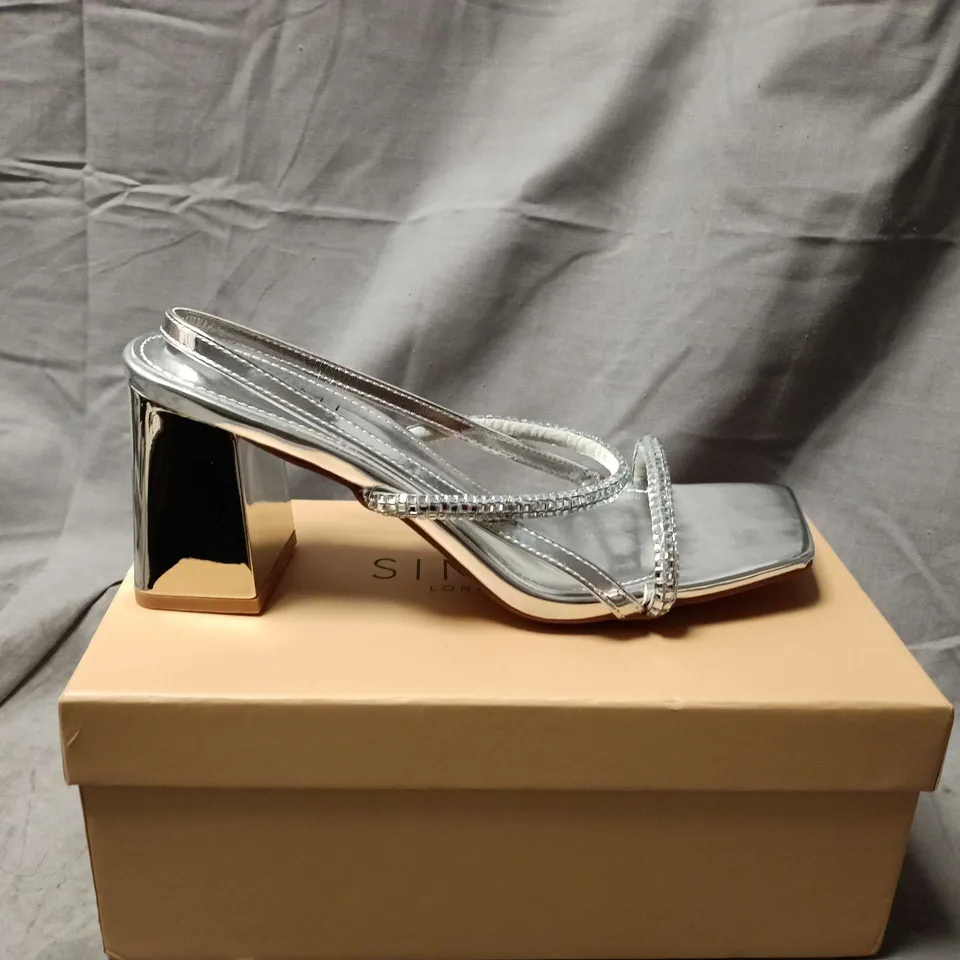 SIMMI LONDON SILVER STRAPPY BLOCK HEEL SANDALS - UK SIZE 5