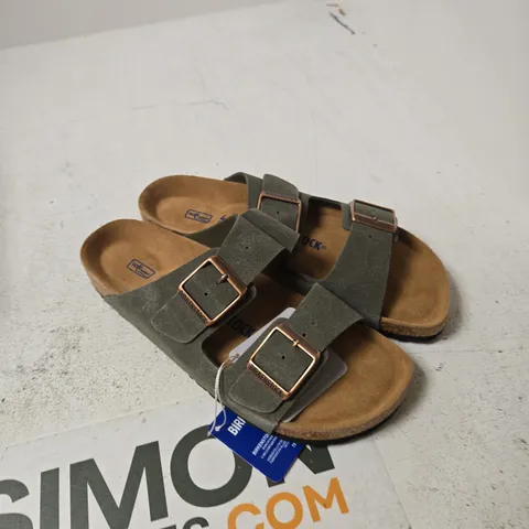 BIRKENSTOCK ARIZONA SF SANDALS – OLIVE GREEN, UK 6 (EU 41)
