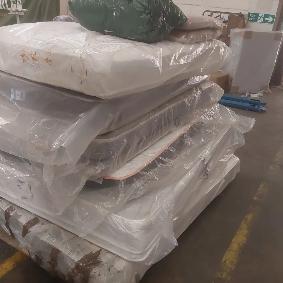 PALLET CONTAINING APPROXIMATELY 6x MATTRESSES, 2x HEADBOARDS