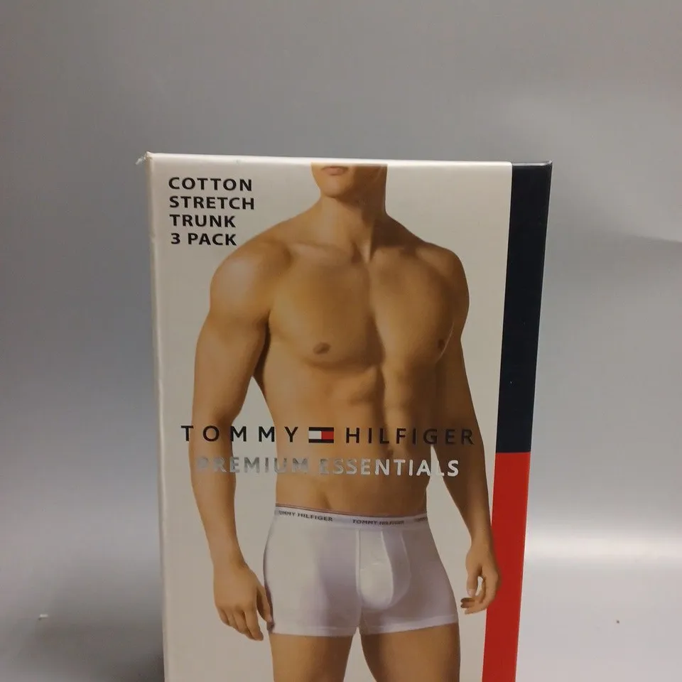 TOMMY HILFIGER 3 PACK PREMIUM ESSENTIAL TRUNKS - BLACK/GREY HEATHER/WHITETOMMY HILFIGER 3 PACK PREMIUM ESSENTIAL TRUNKS - BLACK/GREY HEATHER/WHITE