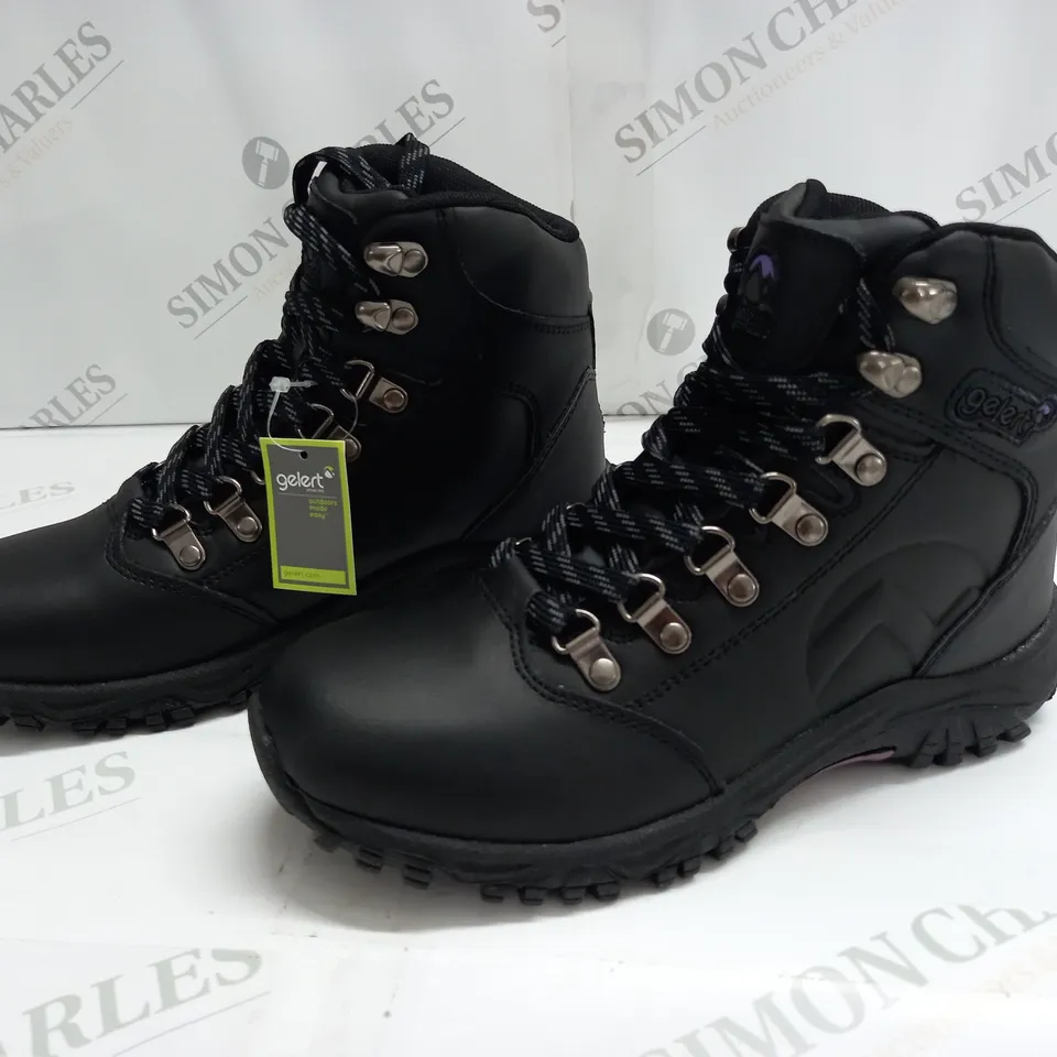 GELERT LEATHER WALKING BOOTS - UK 4