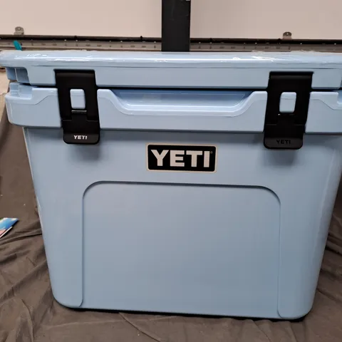 YETI ROADIE 32 WHEELED COOLER 