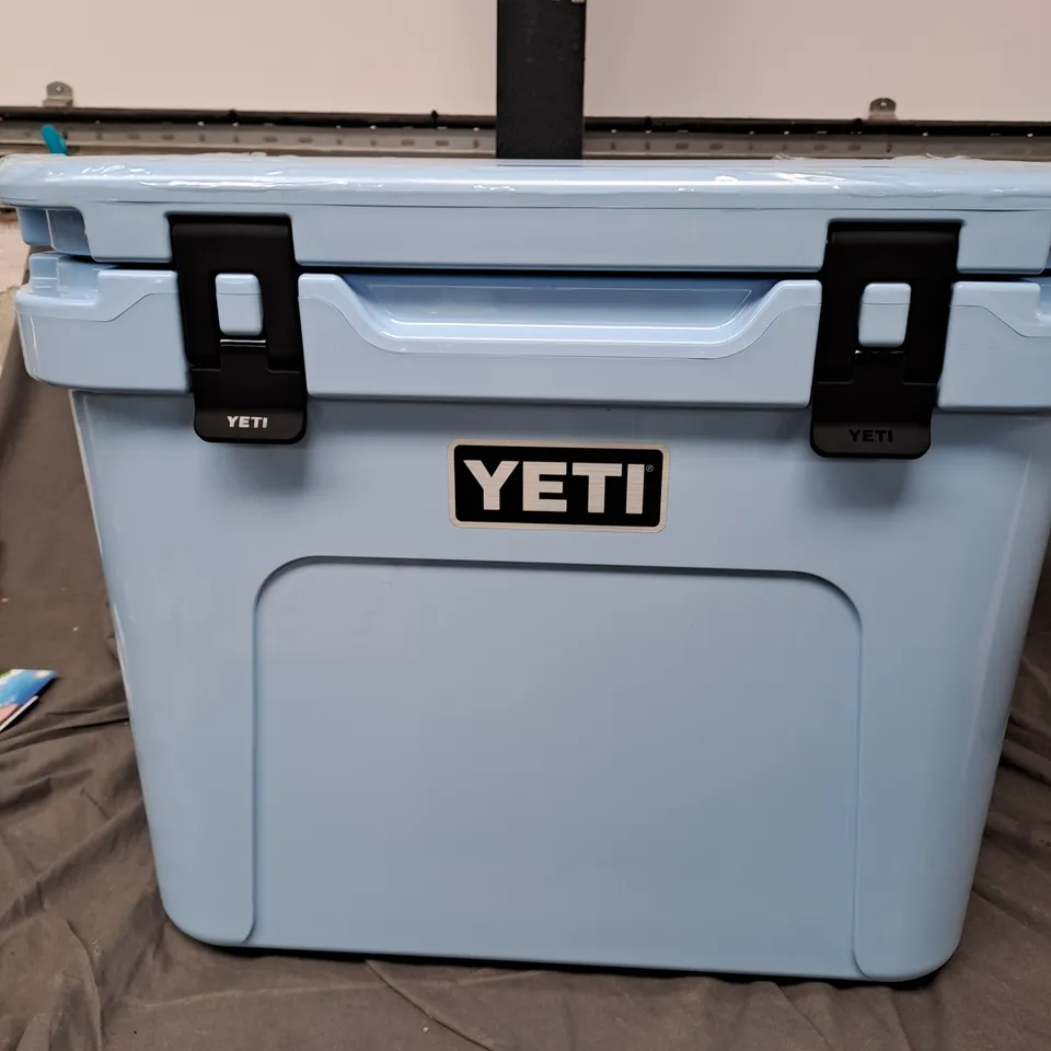 YETI ROADIE 32 WHEELED COOLER 
