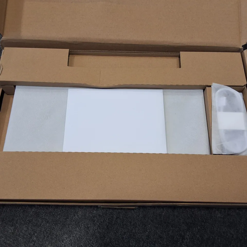 BOXED SAMSUNG GALAXY CHROMEBOOK INTEL LAPTOP IN SILVER - XE340XDA