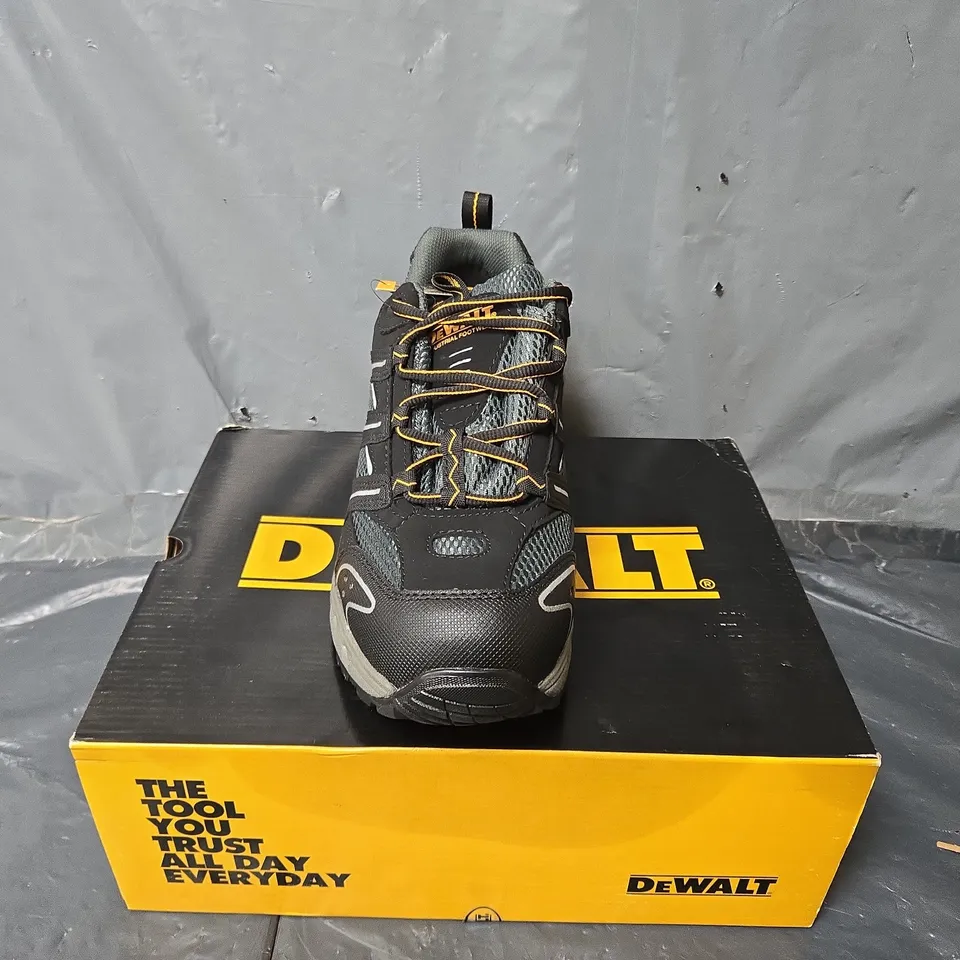 BOXED PAIR OF DEWALT MENS CUTTER STEEL TOE SAFETY BOOTS - SIZE 9