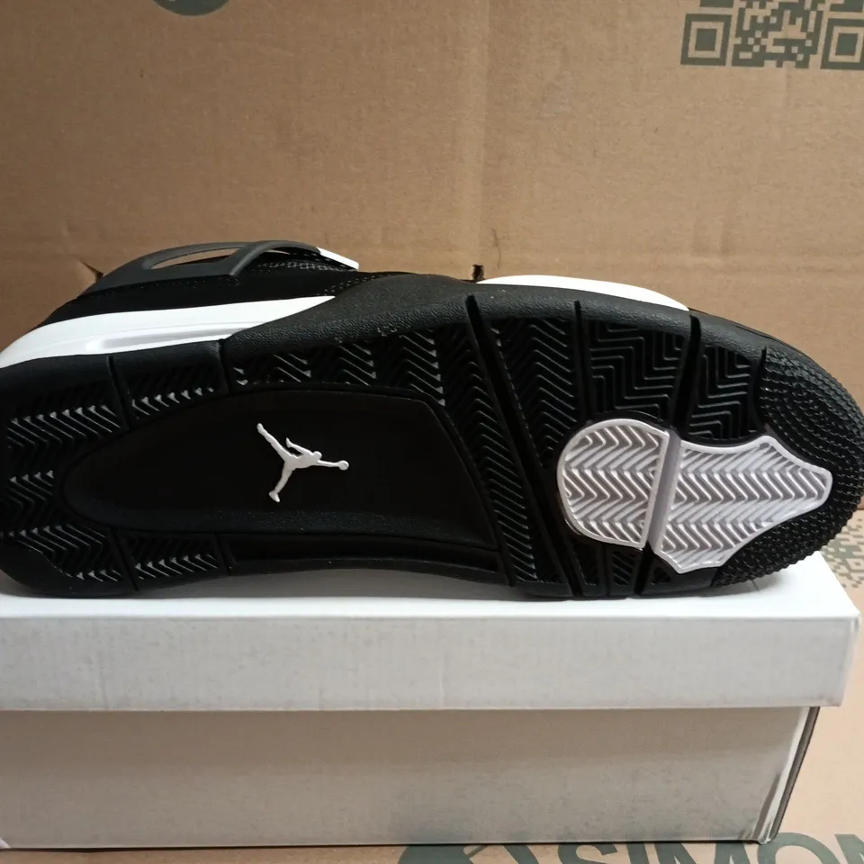 BOXED PAIR OF AIR JORDAN 4 RETRO TRAINERS - UK SIZE 11