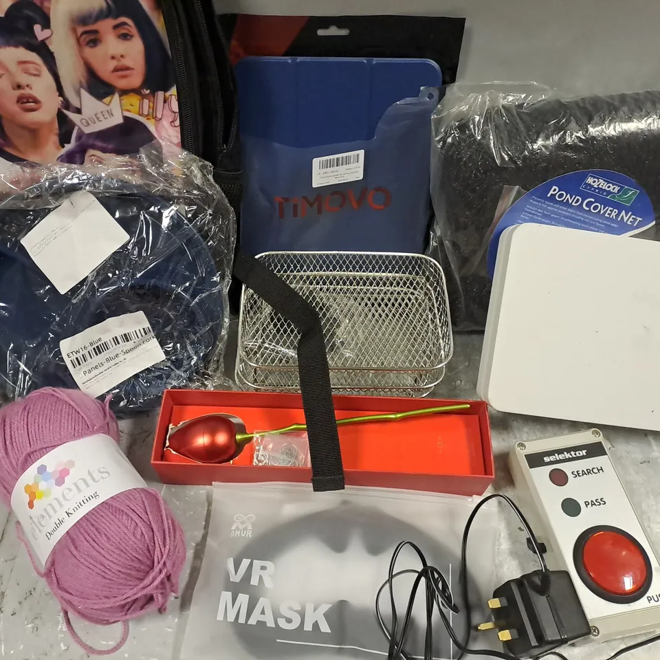 APPROX 10 ASSORTED HOUSEHOLD ITEMS TO INCLUDE VR MASK, POND COVER NET, SKY BOX, ETC 