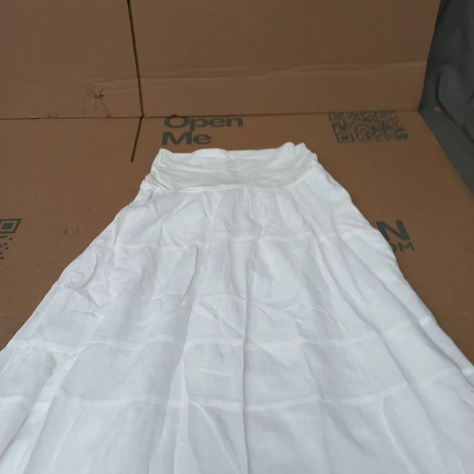 HOLLISTER WHITE SKIRT – UK SIZE S