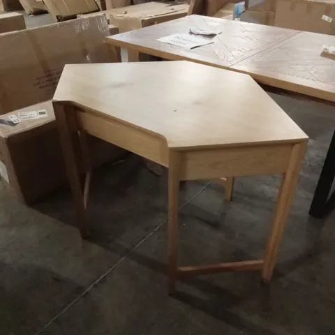 QUALITY DESIGNER OAK CORNER DESK